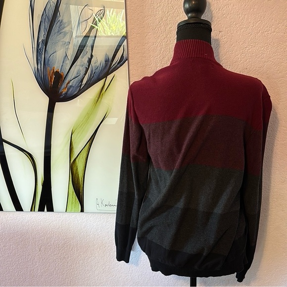 Sweater size medium - Picture 3 of 6